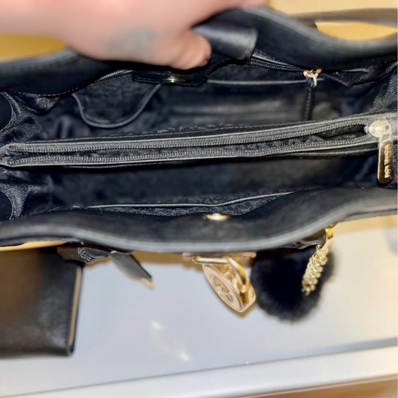 Michael Kors Bag with matching wallet! - Picture 2 of 4